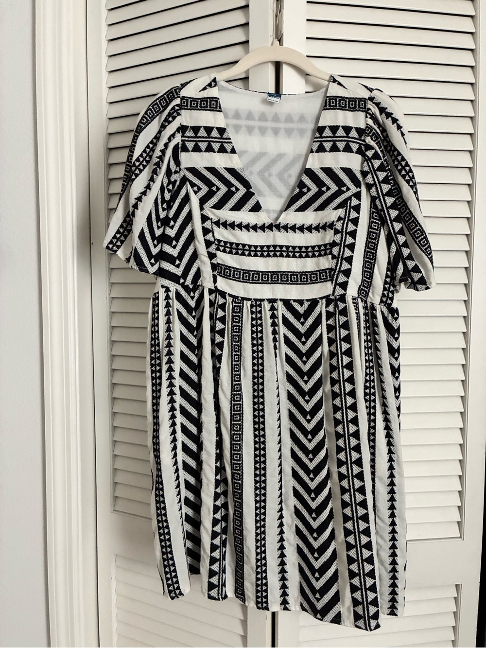 OLD NAVY  Black & White Geometric V-Neck Women's Dress, swing style MP